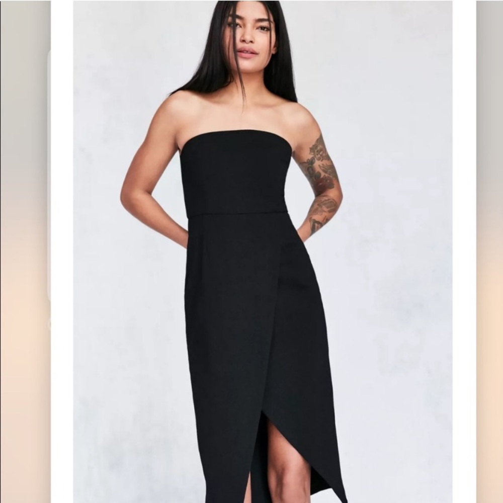 🚫SOLD🚫Gorgeous strapless little black dress